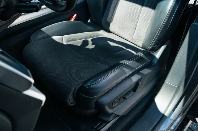 Audi Q8 view 13