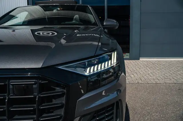 Audi Q8 view 8