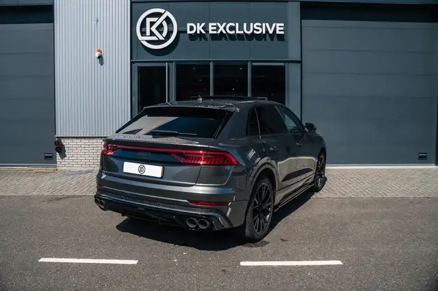 Audi Q8 view 4