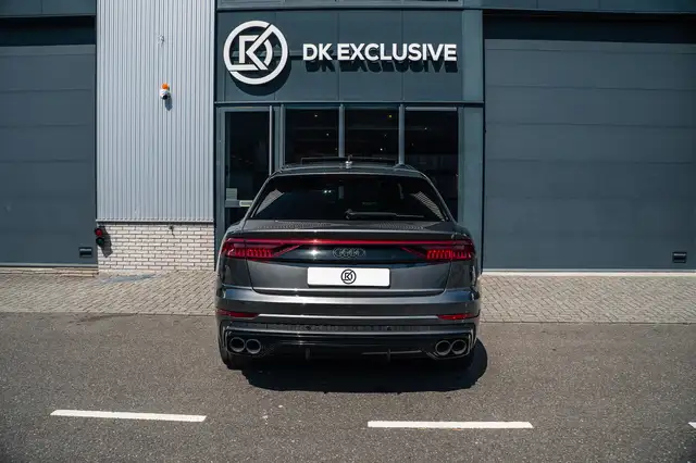 Audi Q8 view 5