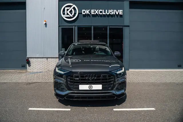 Audi Q8 view 2