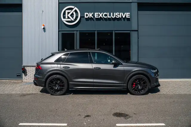 Audi Q8 view 3