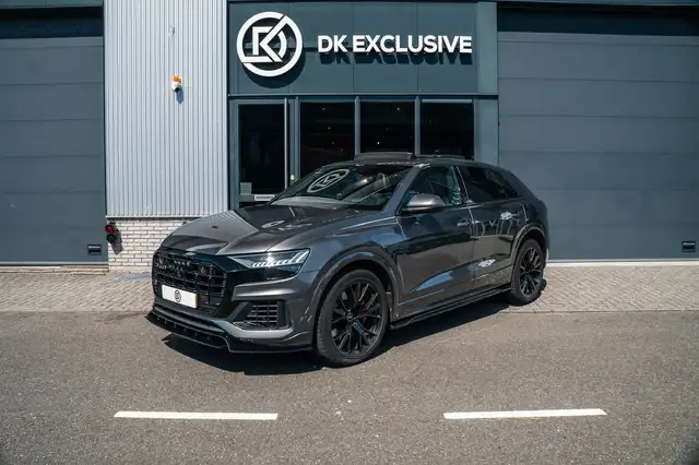 Audi Q8 view 7
