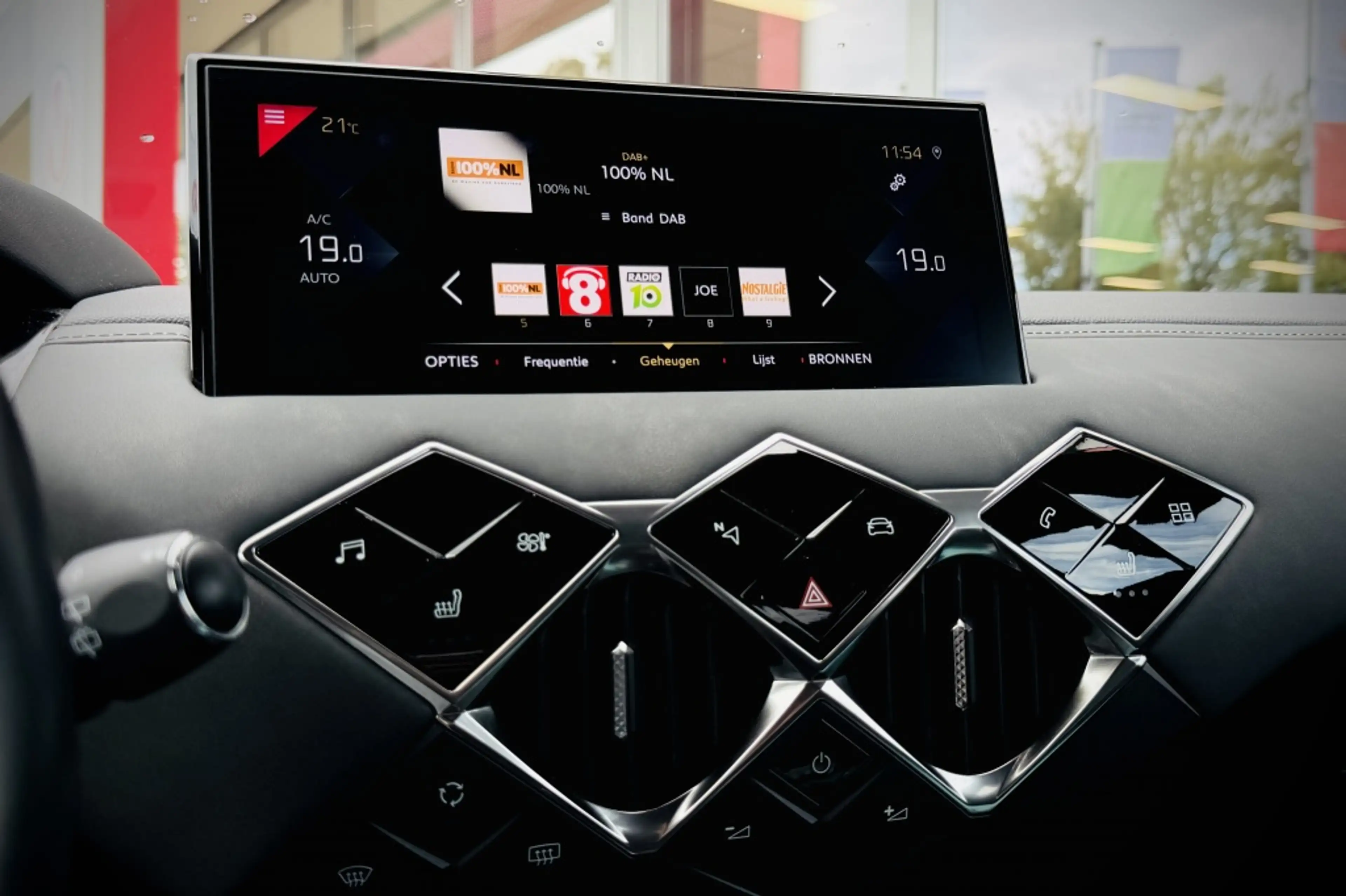 DS Automobiles DS 3 Crossback 1.2 La Premiere | ADAPT. CRUISE | TREKHAAK | LEDER — photo 27