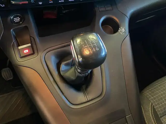 Peugeot Rifter view 12