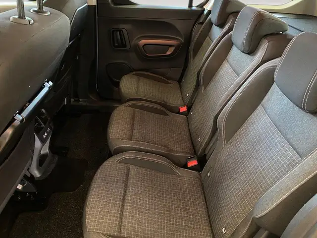 Peugeot Rifter view 8