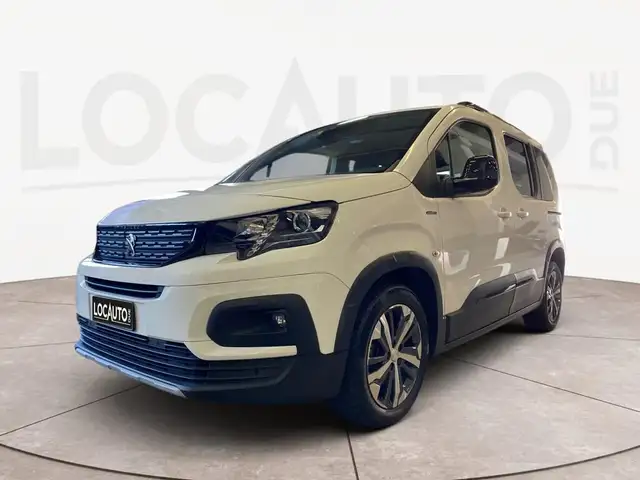 Peugeot Rifter view 25