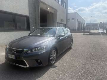 1.8 hybrid Executive cvt my16