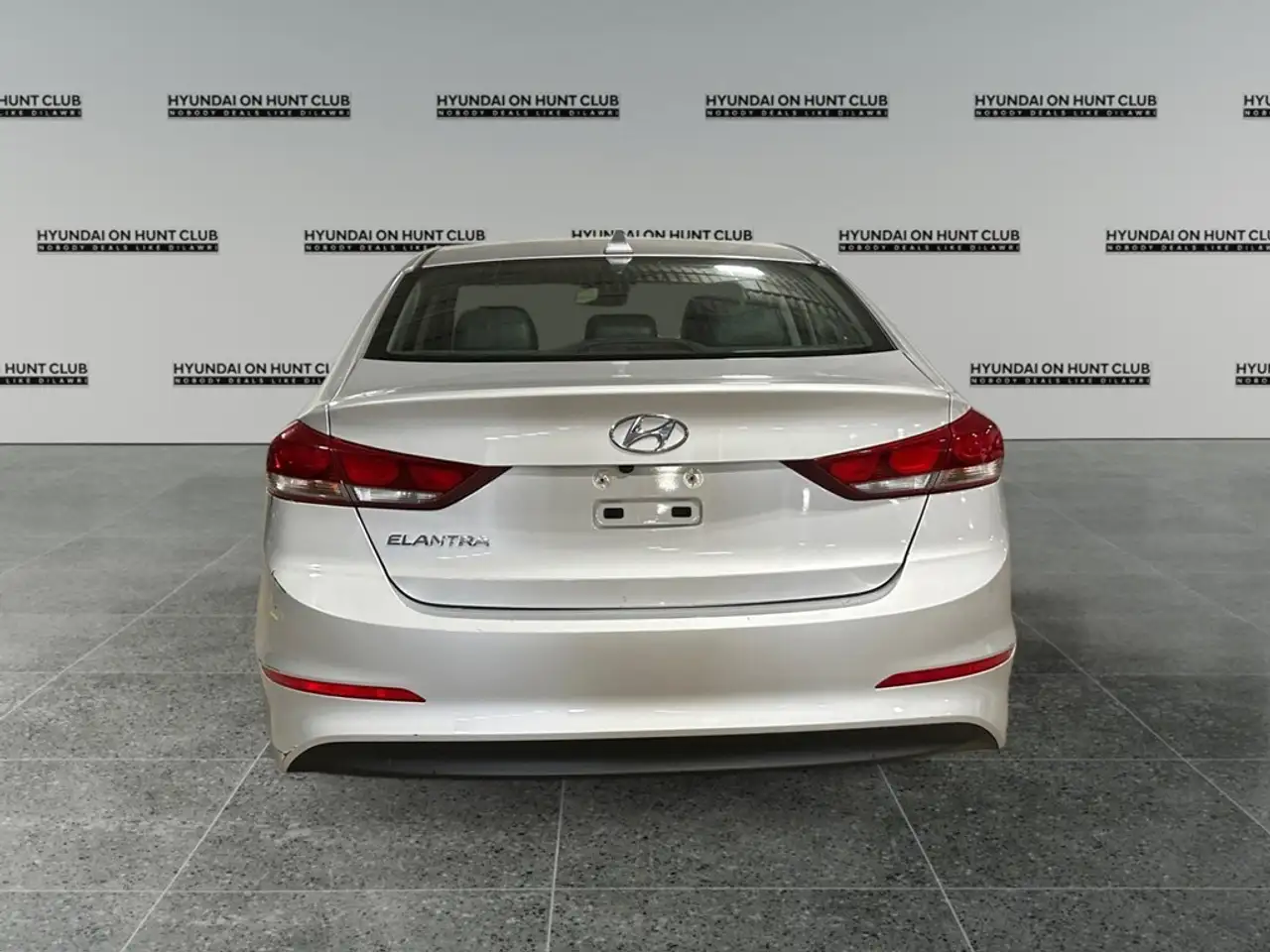 Hyundai ELANTRA photo Hyundai ELANTRA