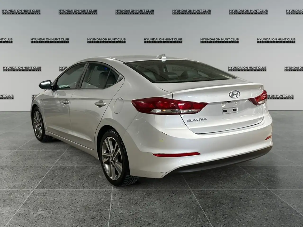Hyundai ELANTRA photo Hyundai ELANTRA