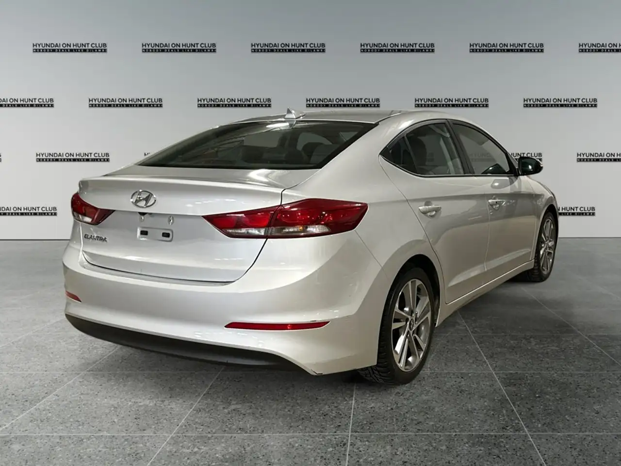 Hyundai ELANTRA photo Hyundai ELANTRA