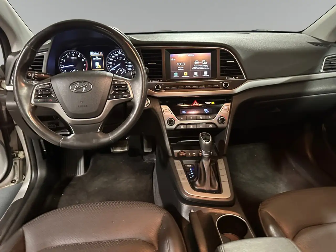 Hyundai ELANTRA photo Hyundai ELANTRA