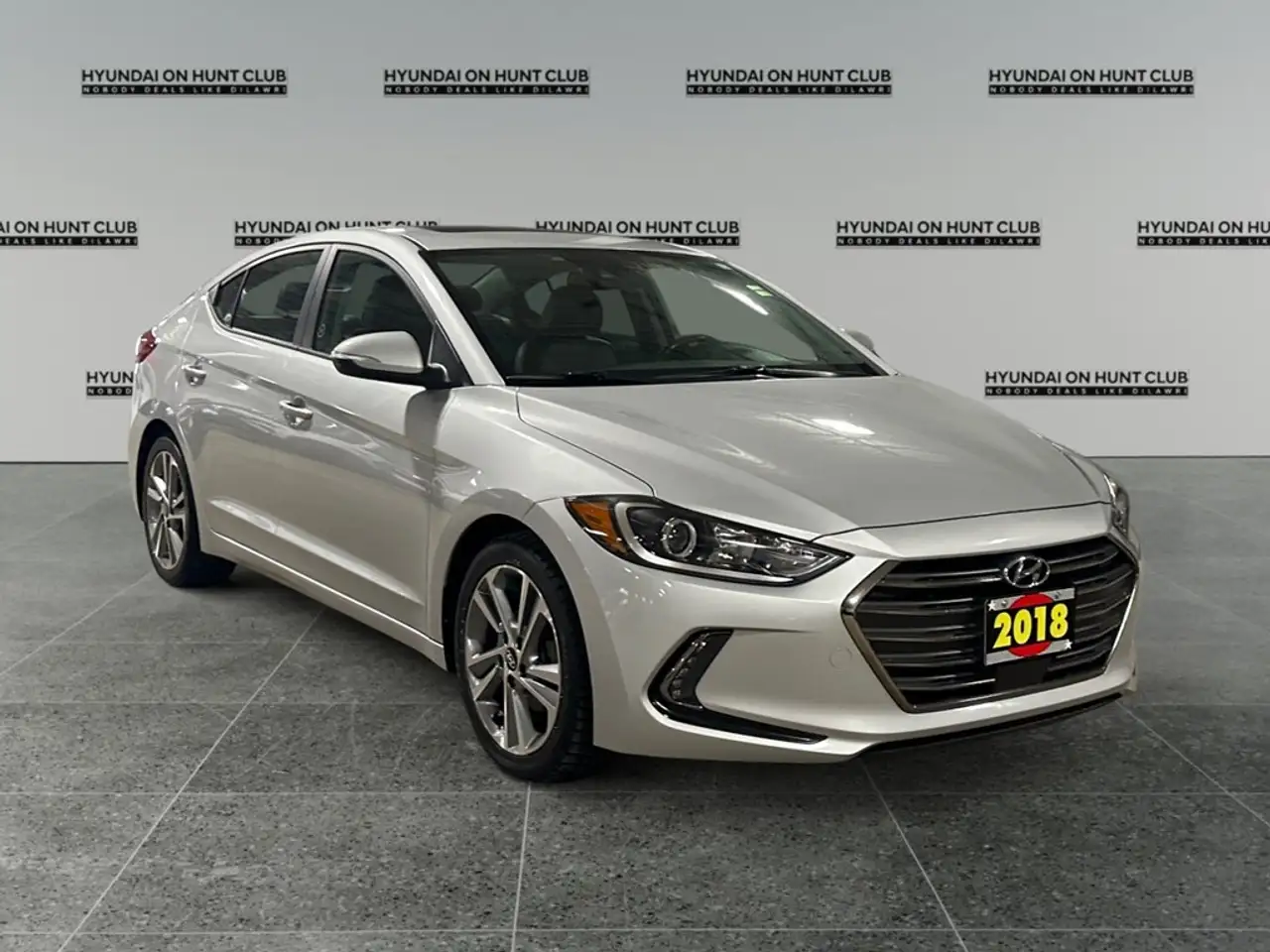 Hyundai ELANTRA photo Hyundai ELANTRA