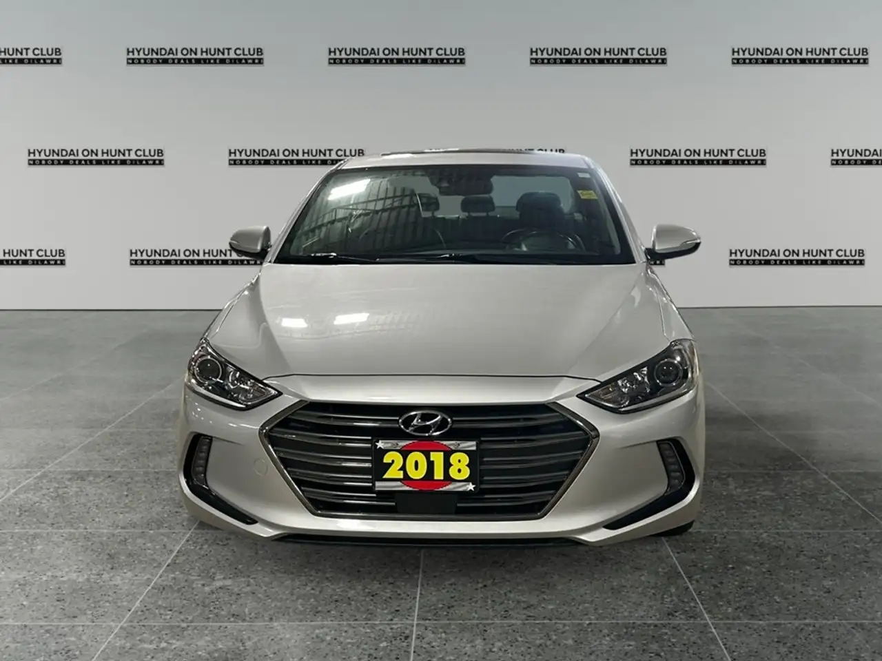 Hyundai ELANTRA photo Hyundai ELANTRA