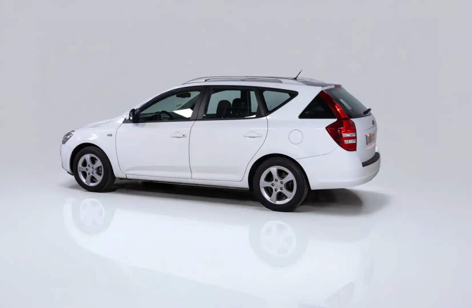 Kia Ceed / cee'd SW 1.6CRDi Active Blanco - 2