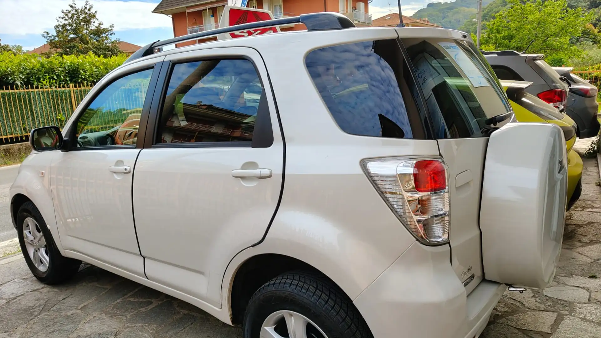 Daihatsu Terios Terios 2006 1.5 B You 4wd auto E5 Weiß - 2