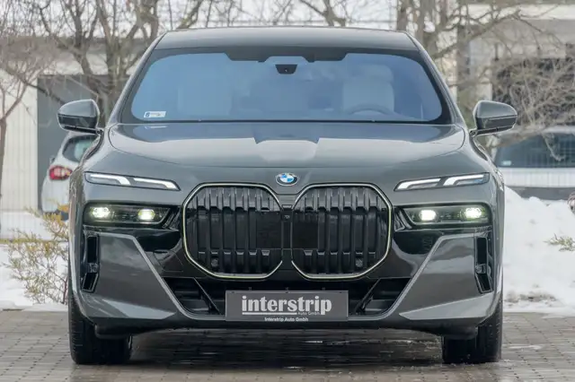 BMW 7 Series view 2