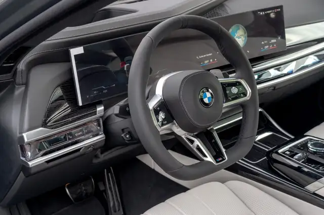 BMW 7 Series view 12
