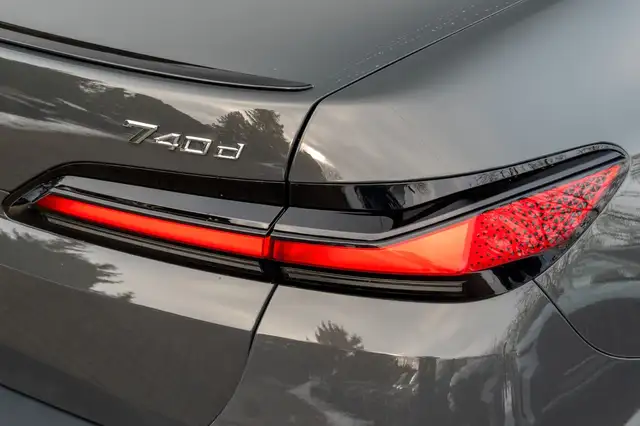 BMW 7 Series view 7