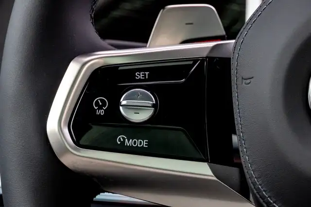 BMW 7 Series view 15