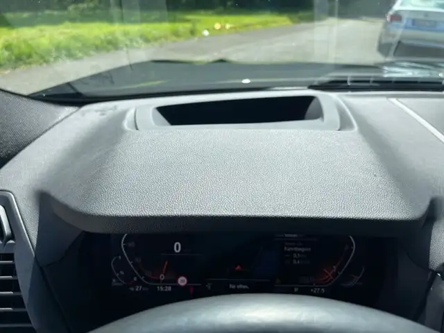 BMW X4 view 14
