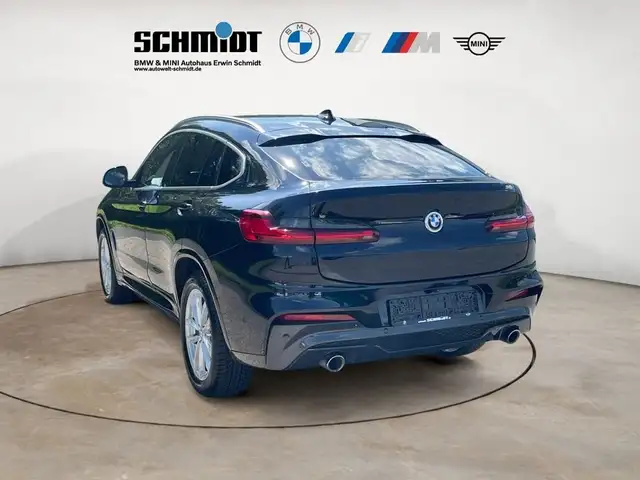 BMW X4 view 4