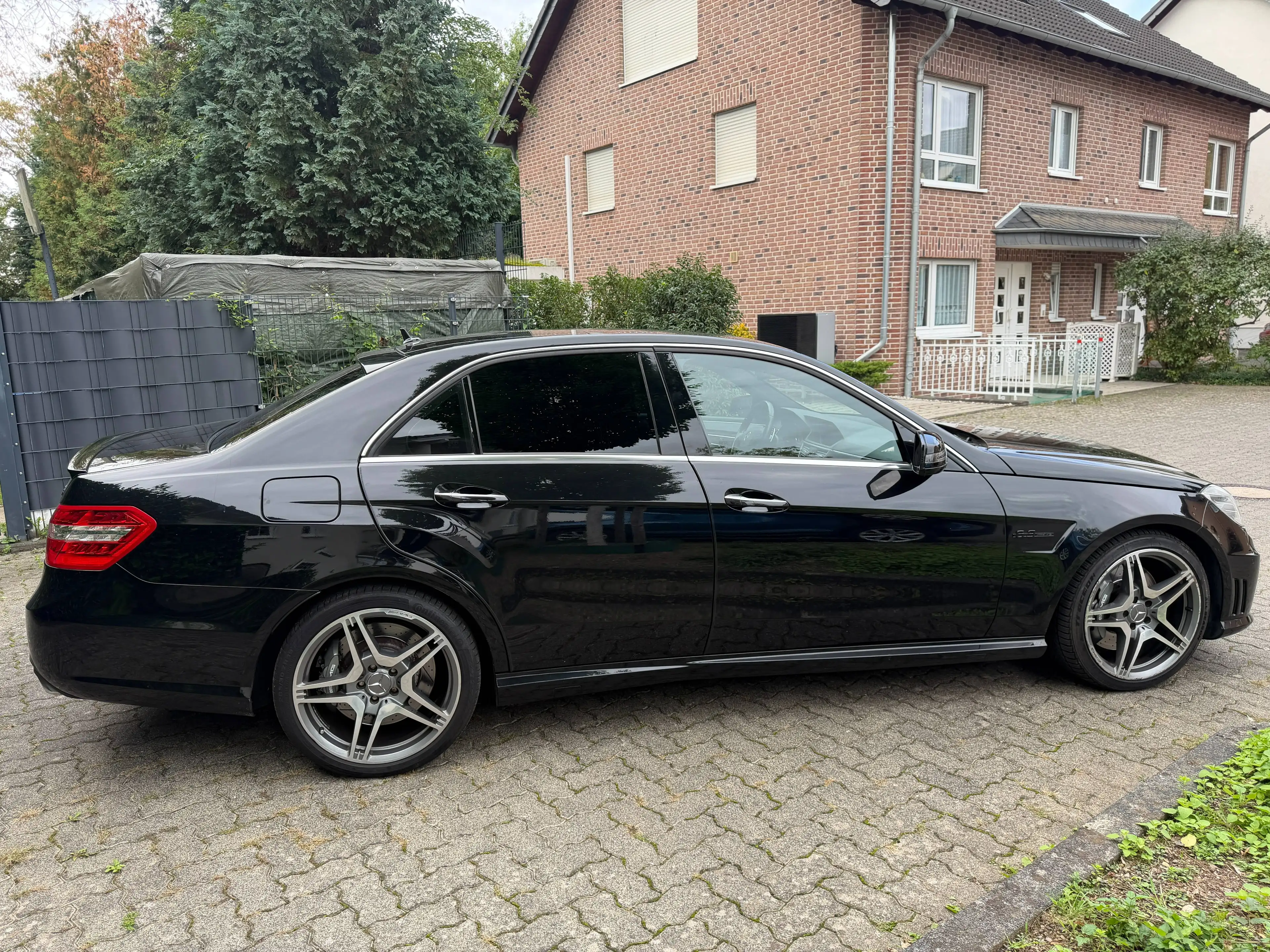 Mercedes-Benz E 63 AMG MCT-SPEEDSHIFT 1.Hand*Scheckheft*TÜV&Service Neu*Klima*EFH*Tempomat — photo 5