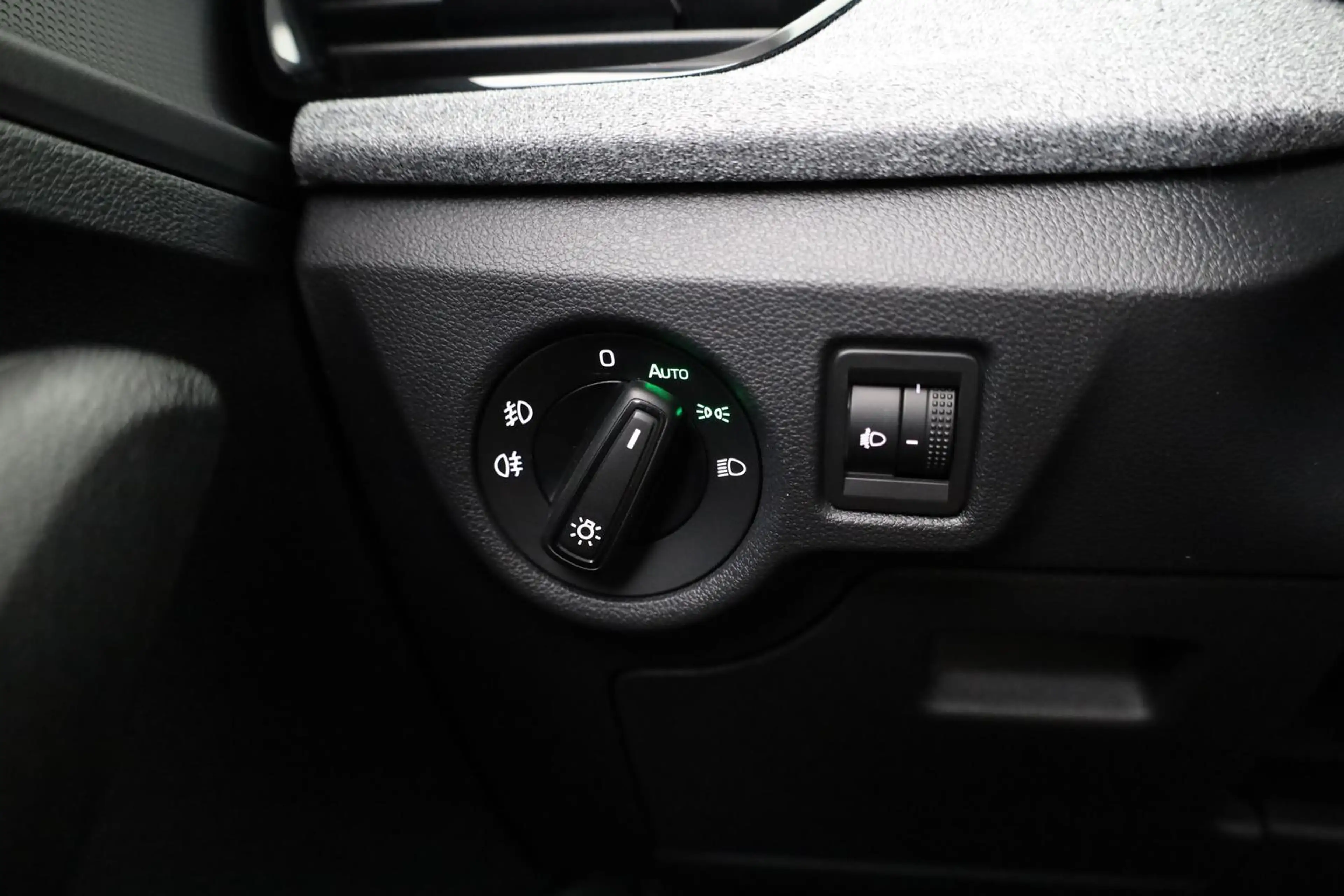Skoda Kamiq Selection 1.5 TSI DSG Selection, AHK, LED, Kame... — photo 8