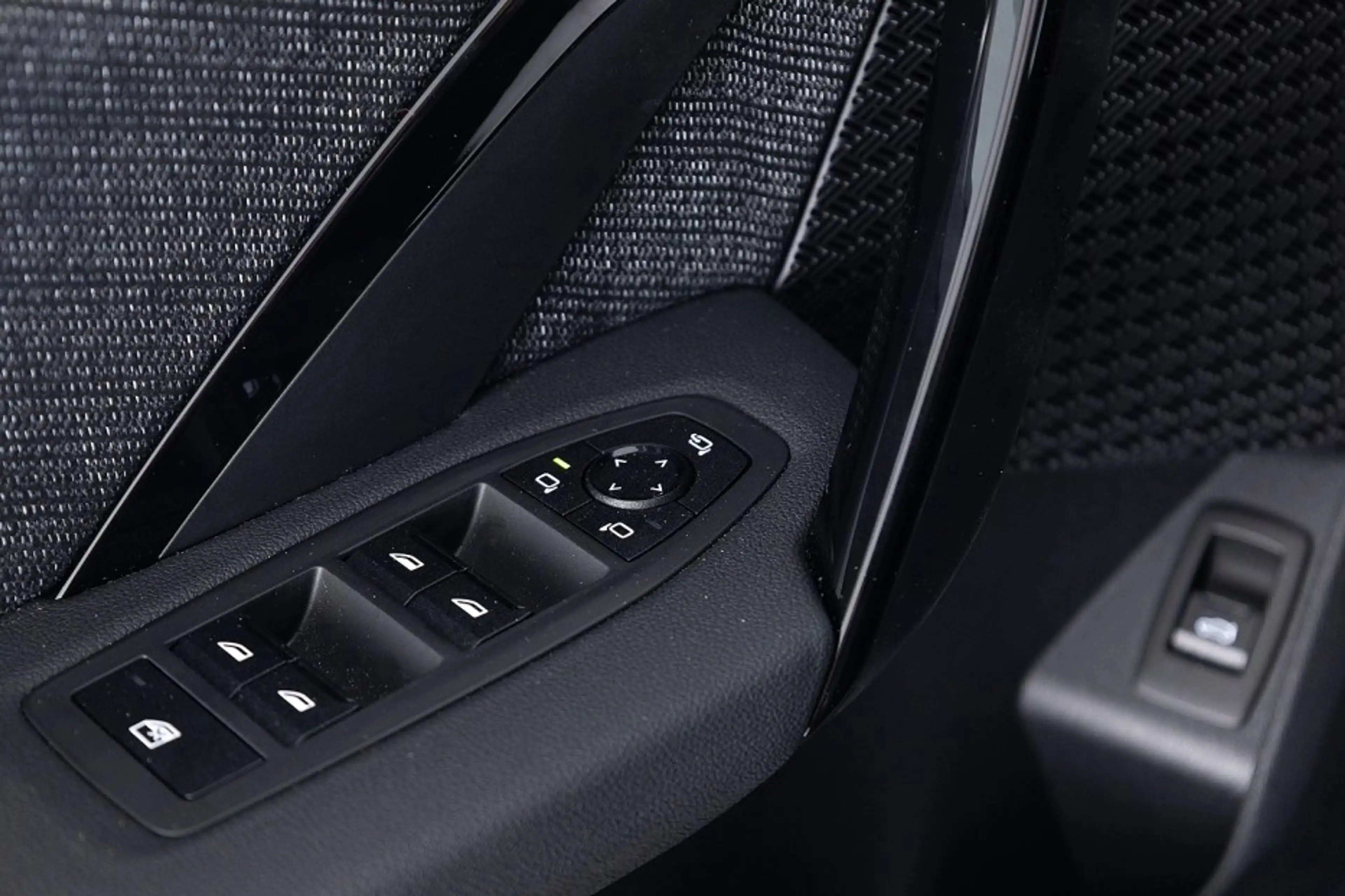 BMW iX2 eDrive20 67 kWh | Full LED | NAVI | PDC | ECC | SO — photo 9