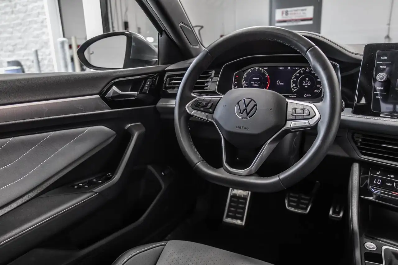 Volkswagen Jetta снимка Volkswagen Jetta