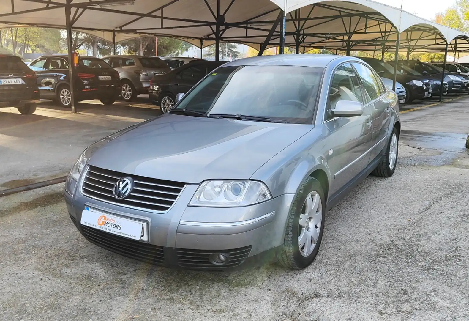 Volkswagen Passat 1.9TDI Highline Gris - 1