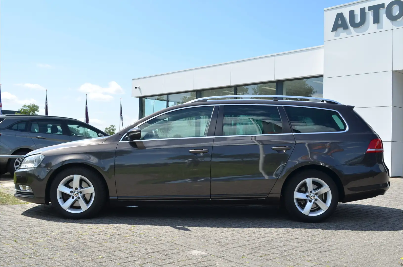 Volkswagen Passat Variant 1.6 TDI BlueMotion Executive Edition Navi | PDC V+ Brun - 2