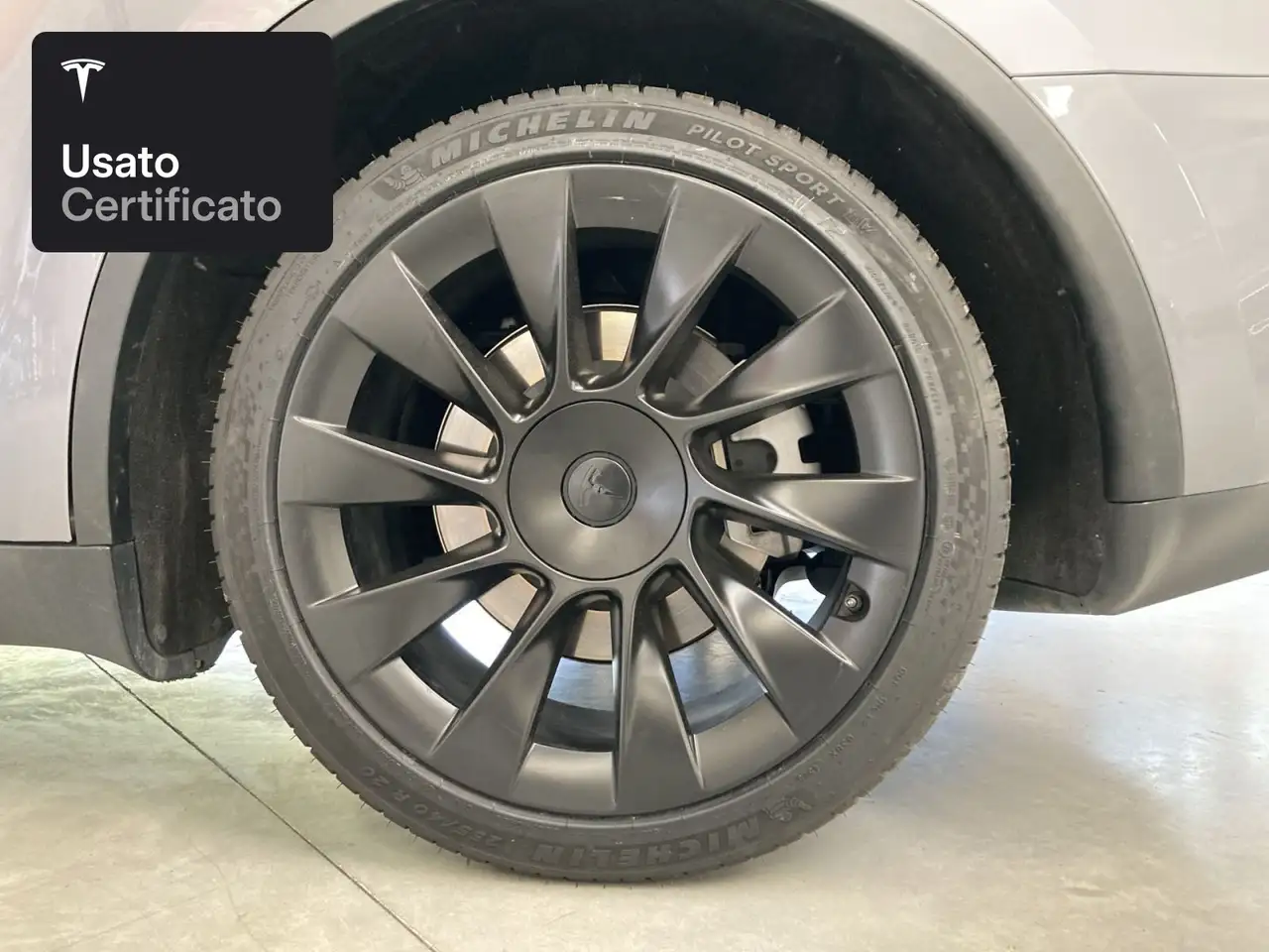 2024 Tesla Model Y Long Range AWD, photograph 6
