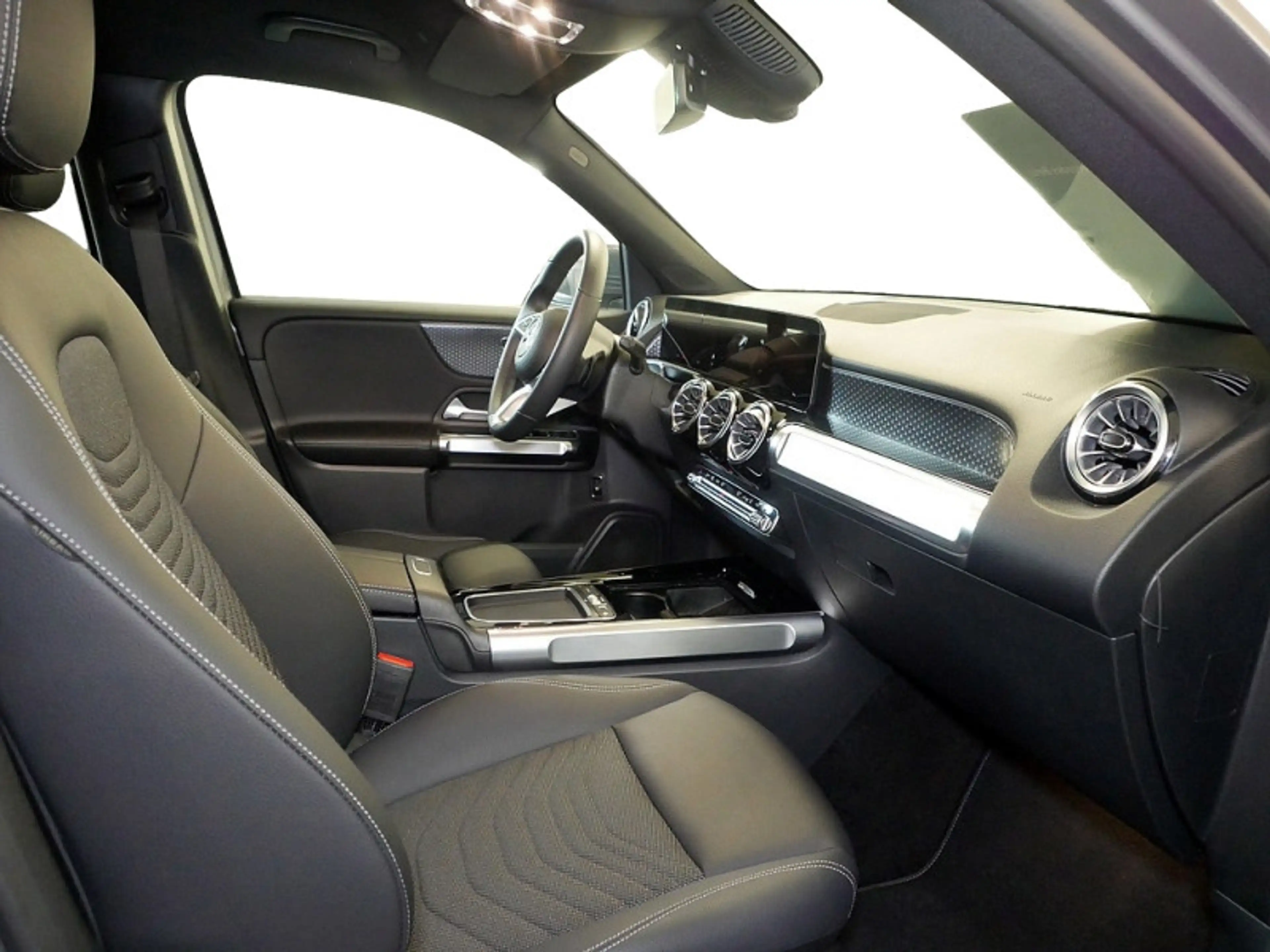 Mercedes-Benz GLB 200 d // PROGRESSIVE DISTR KAMERA SPUR PDC — photo 4