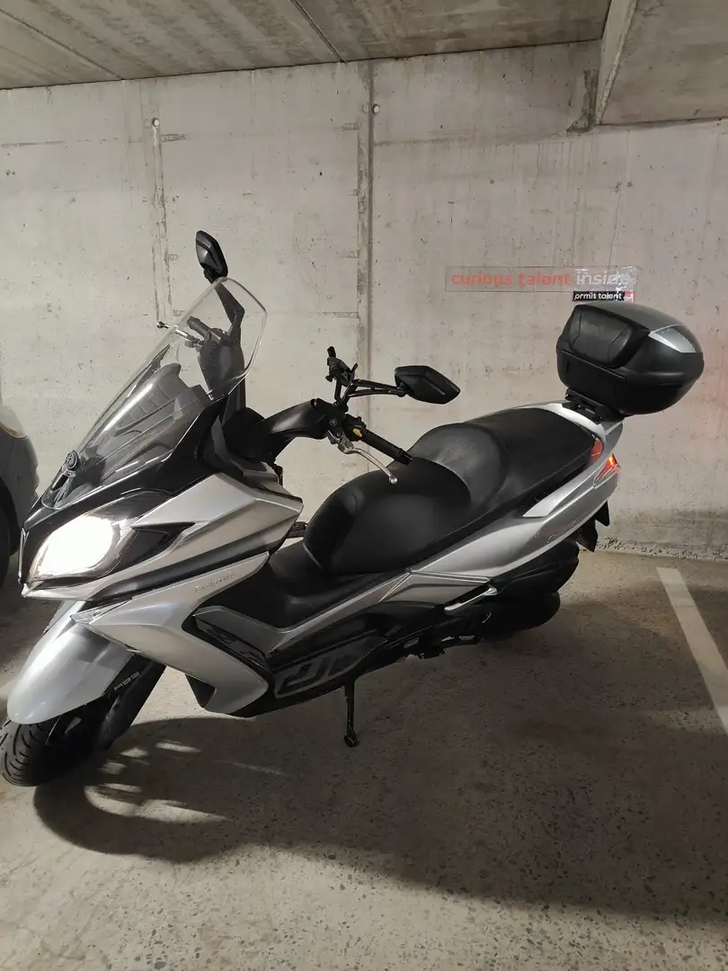 Kymco Downtown 125i Argent - 1