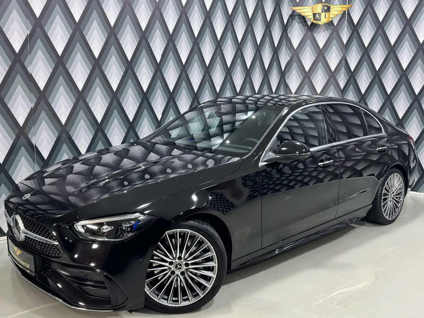 Mercedes-Benz C 220 d Aut // AMG-LINE // 1.BESITZ // NEUWERTIG // Schwarz - 2