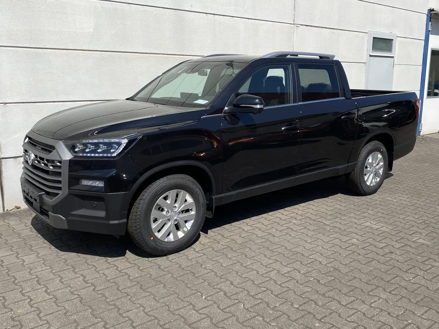 SsangYong Musso Grand 2.2 E-XDI AT 4WD Lux MY25 Ass Paket Leder 3. Schwarz - 2