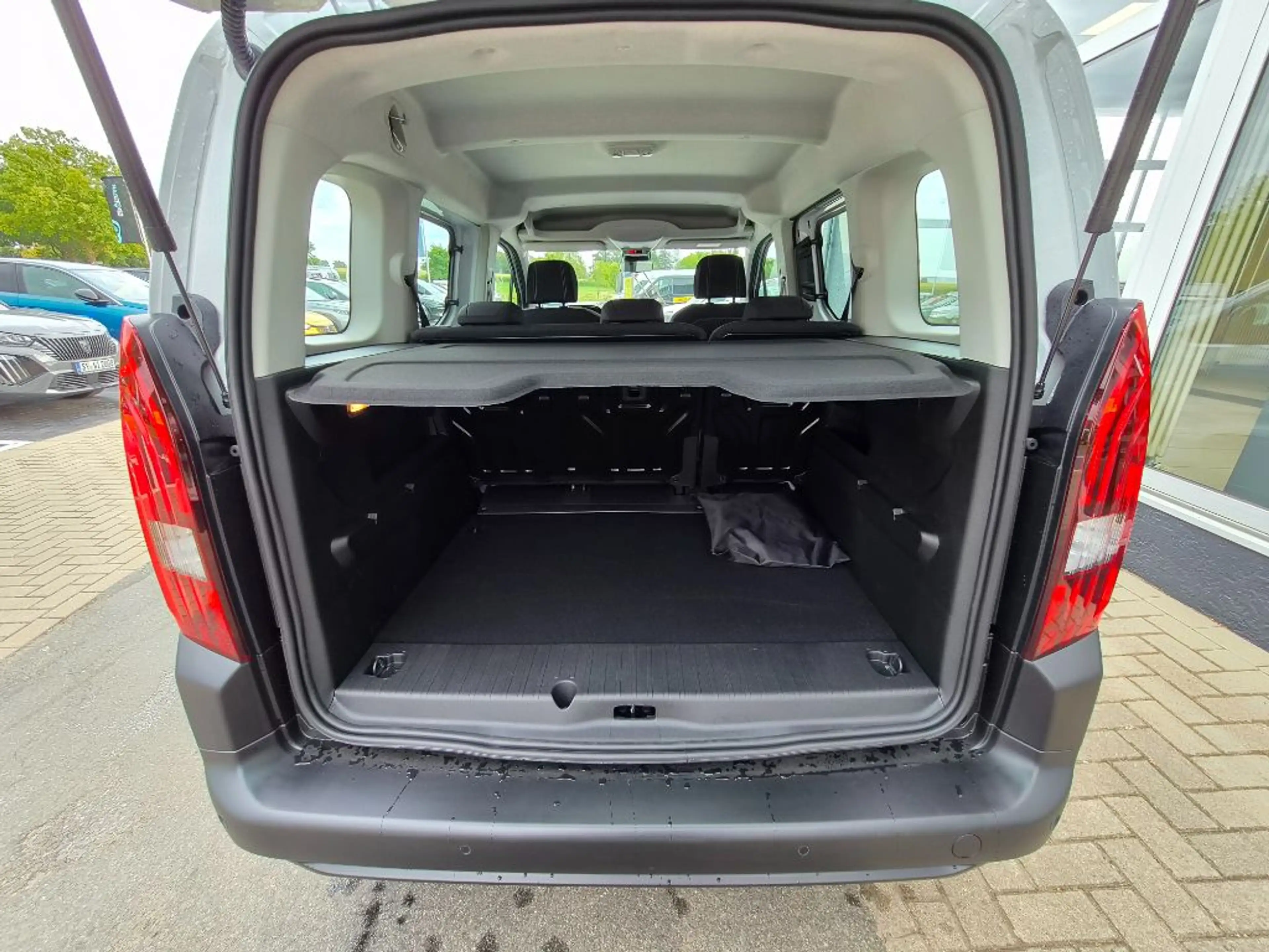 Peugeot Rifter L1 Elektro 136 Allure CCS+LED+KAMERA — photo 11