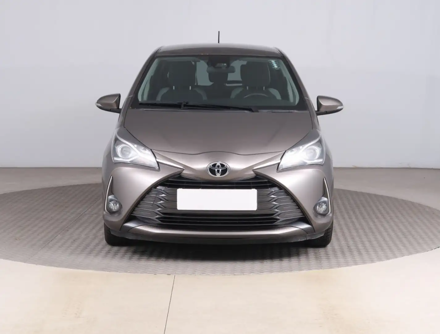 Toyota Yaris 1.5 Comfort Facelift Fernlichtass. Kam. Gris - 2