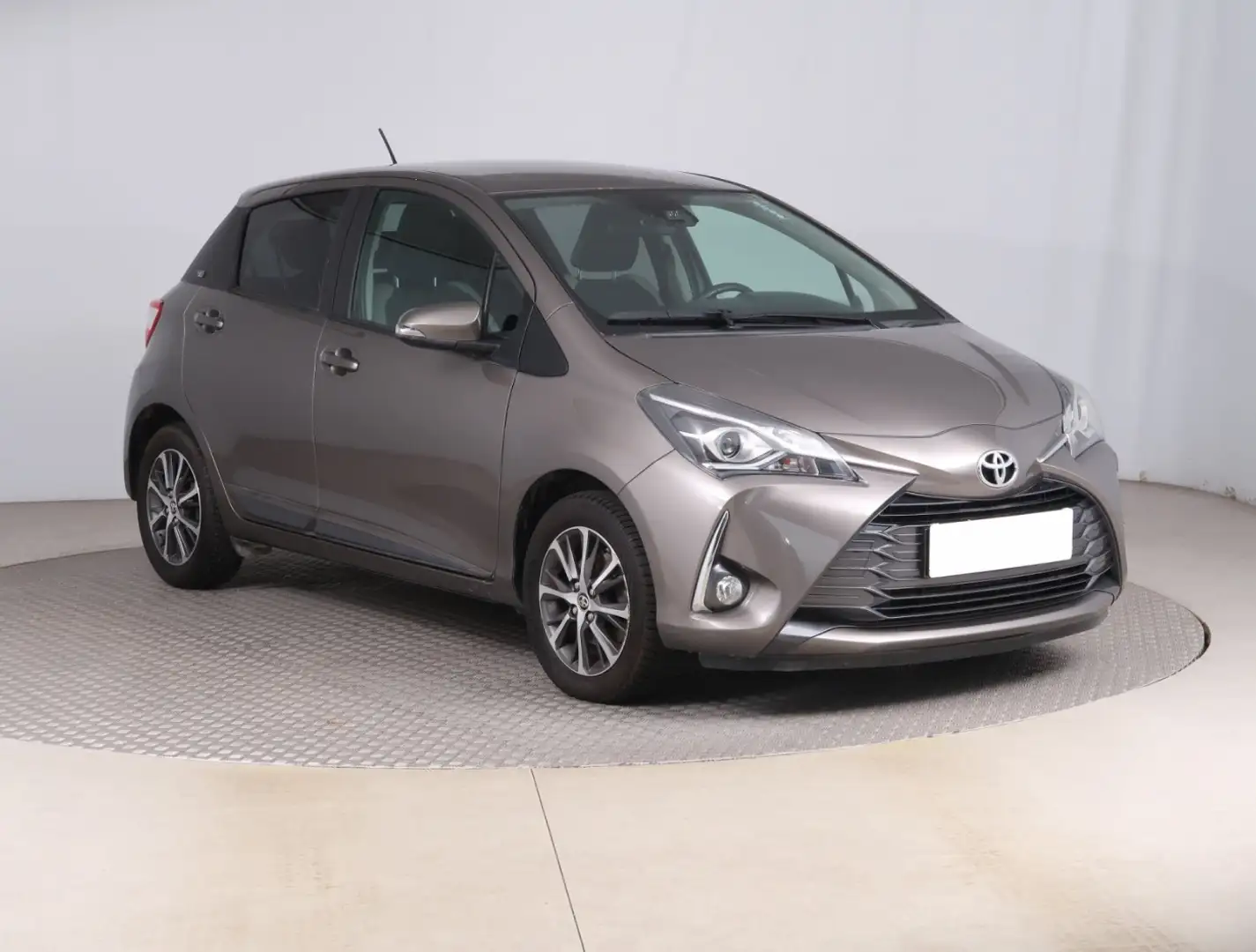 Toyota Yaris 1.5 Comfort Facelift Fernlichtass. Kam. Gris - 1