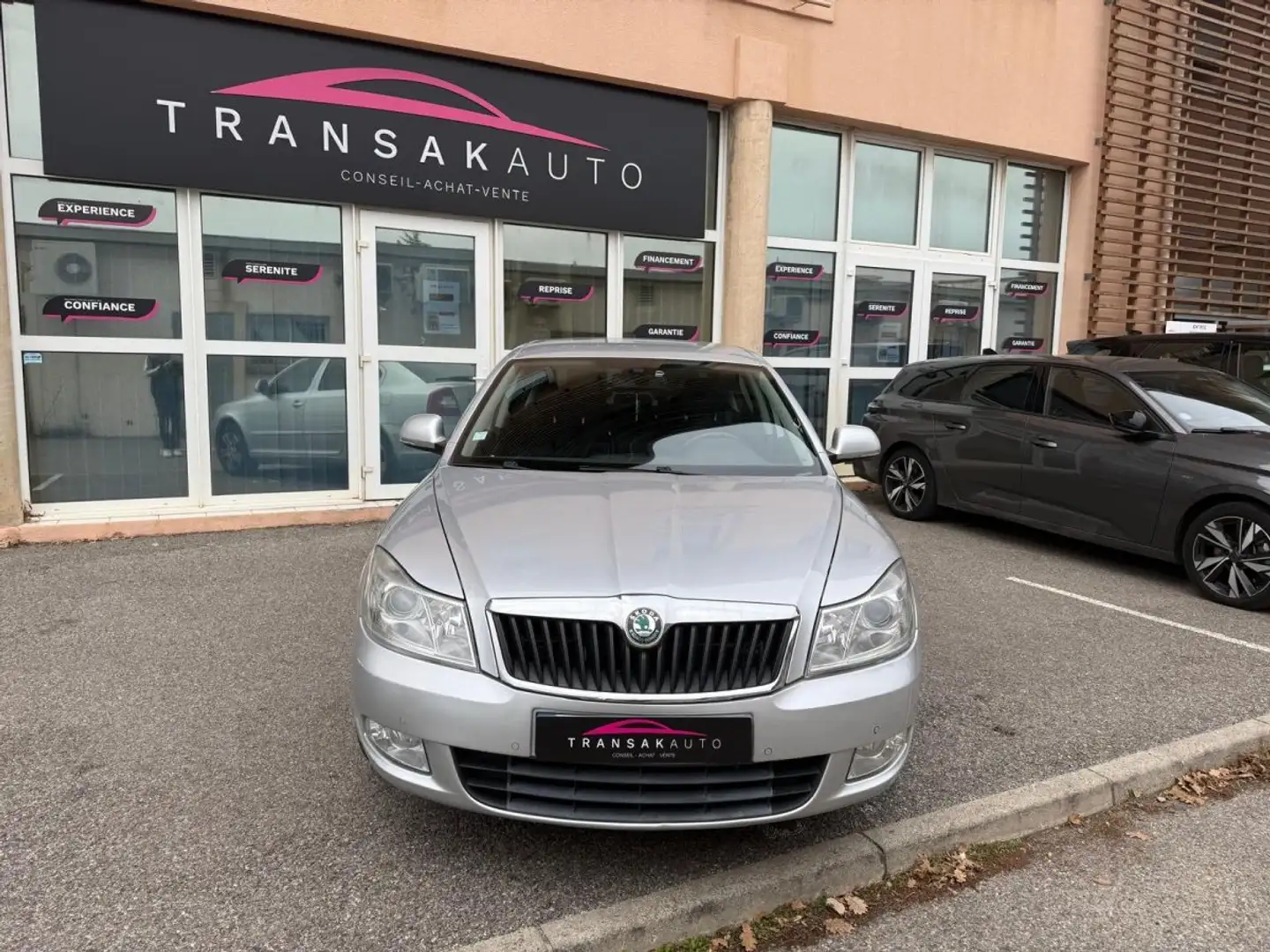 Skoda Octavia 1.6 TDI 105 CR FAP Elegance DSG / Distri Faite / Suivi d'entretien Grau - 2