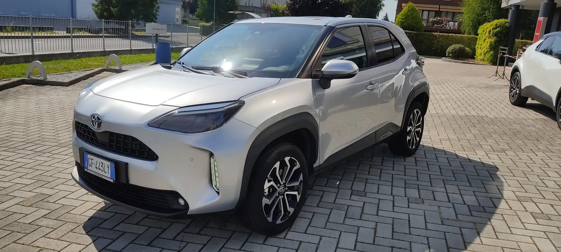 Toyota Yaris Cross 1.5 Hybrid 115CV 2WD Trend Argento - 2