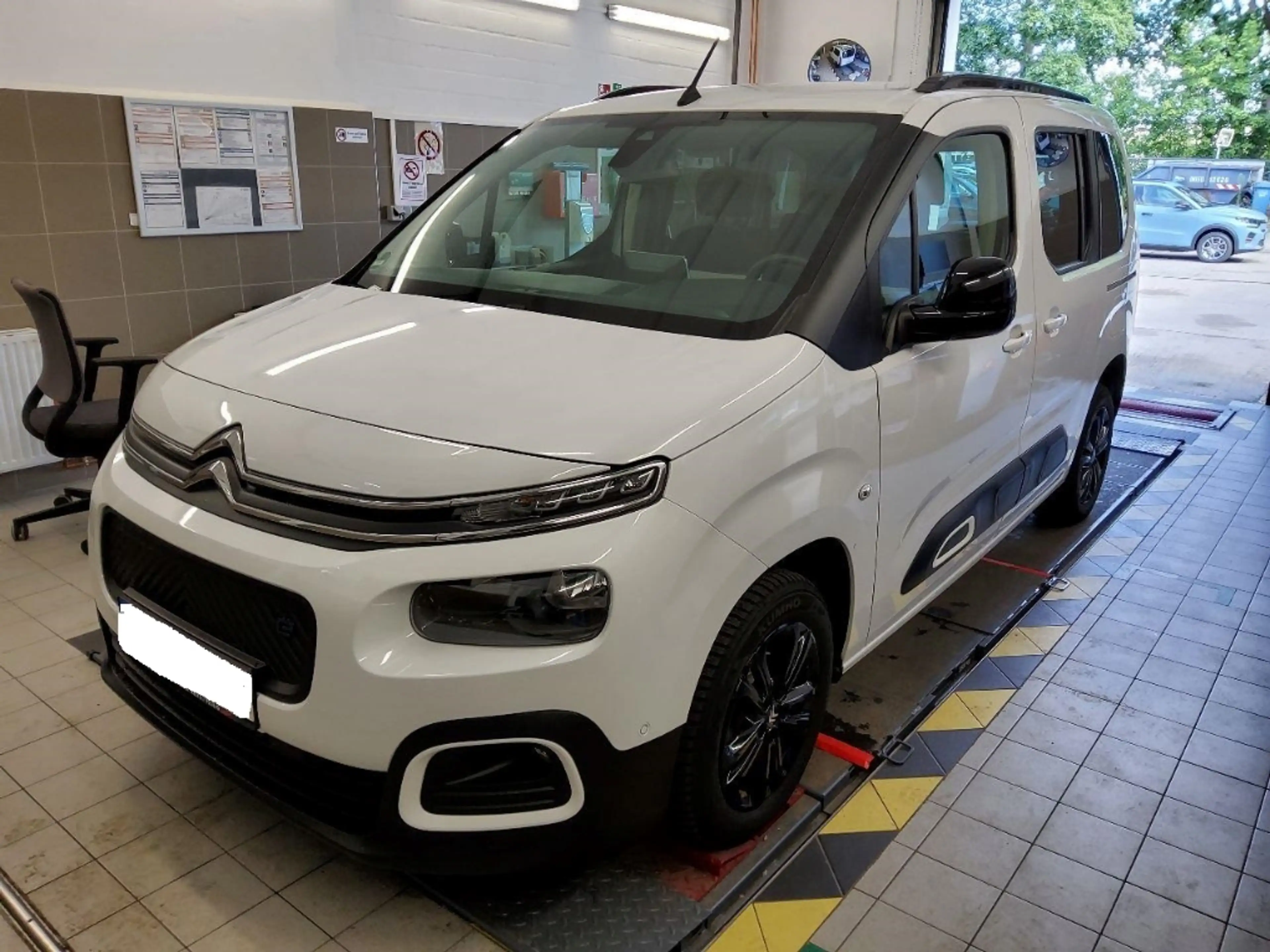 Citroen Berlingo Shine 11kw Shz Navi Kamera PDC v+h — photo 2