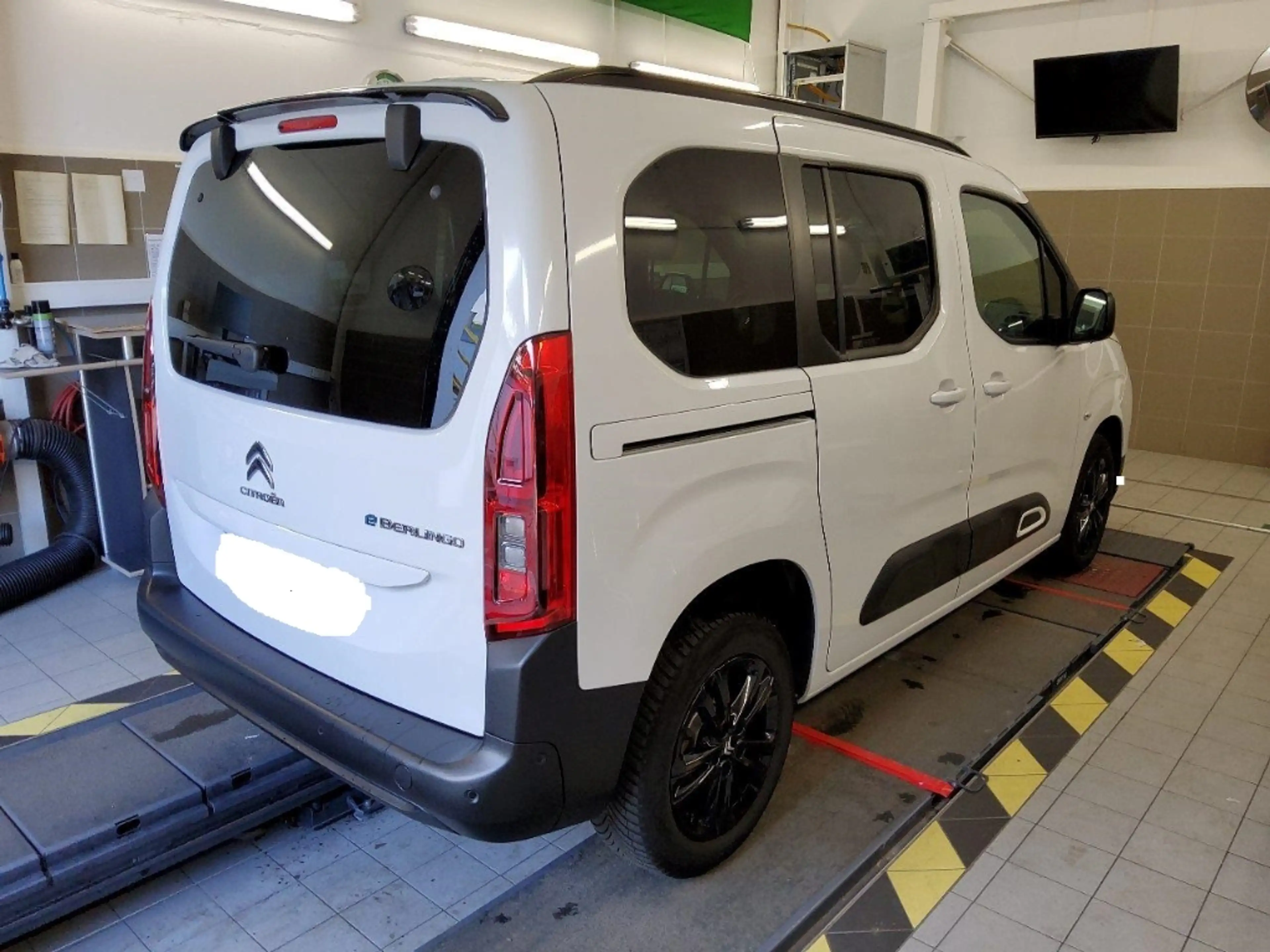 Citroen Berlingo Shine 11kw Shz Navi Kamera PDC v+h — photo 3