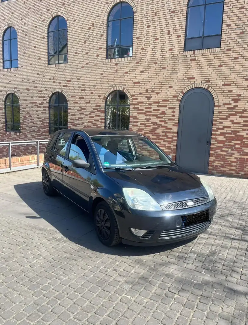 Ford Fiesta 1.6 Futura - 2