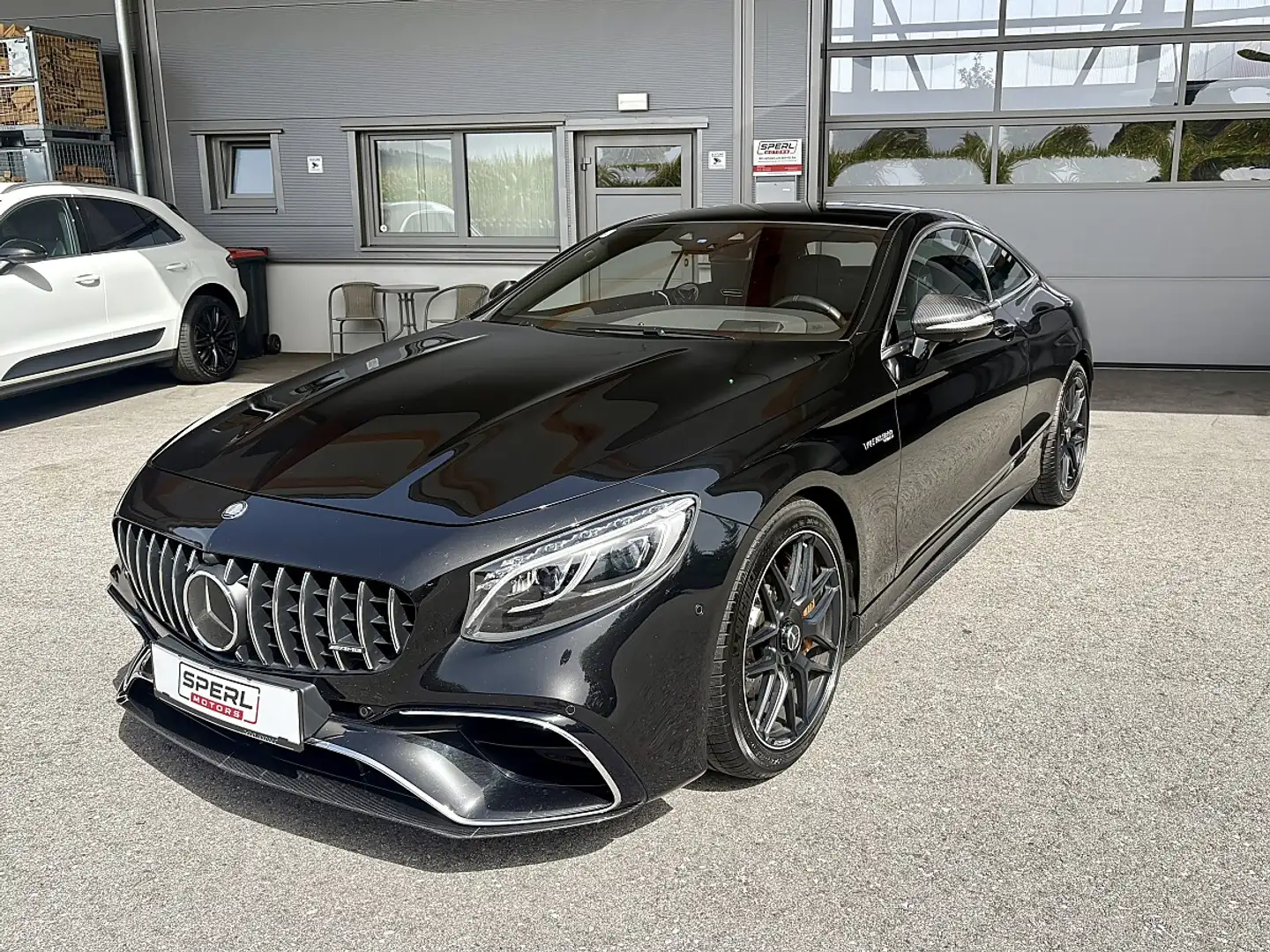 Mercedes-Benz S 63 AMG 4MATIC+ Coupe Aut. Schwarz - 2