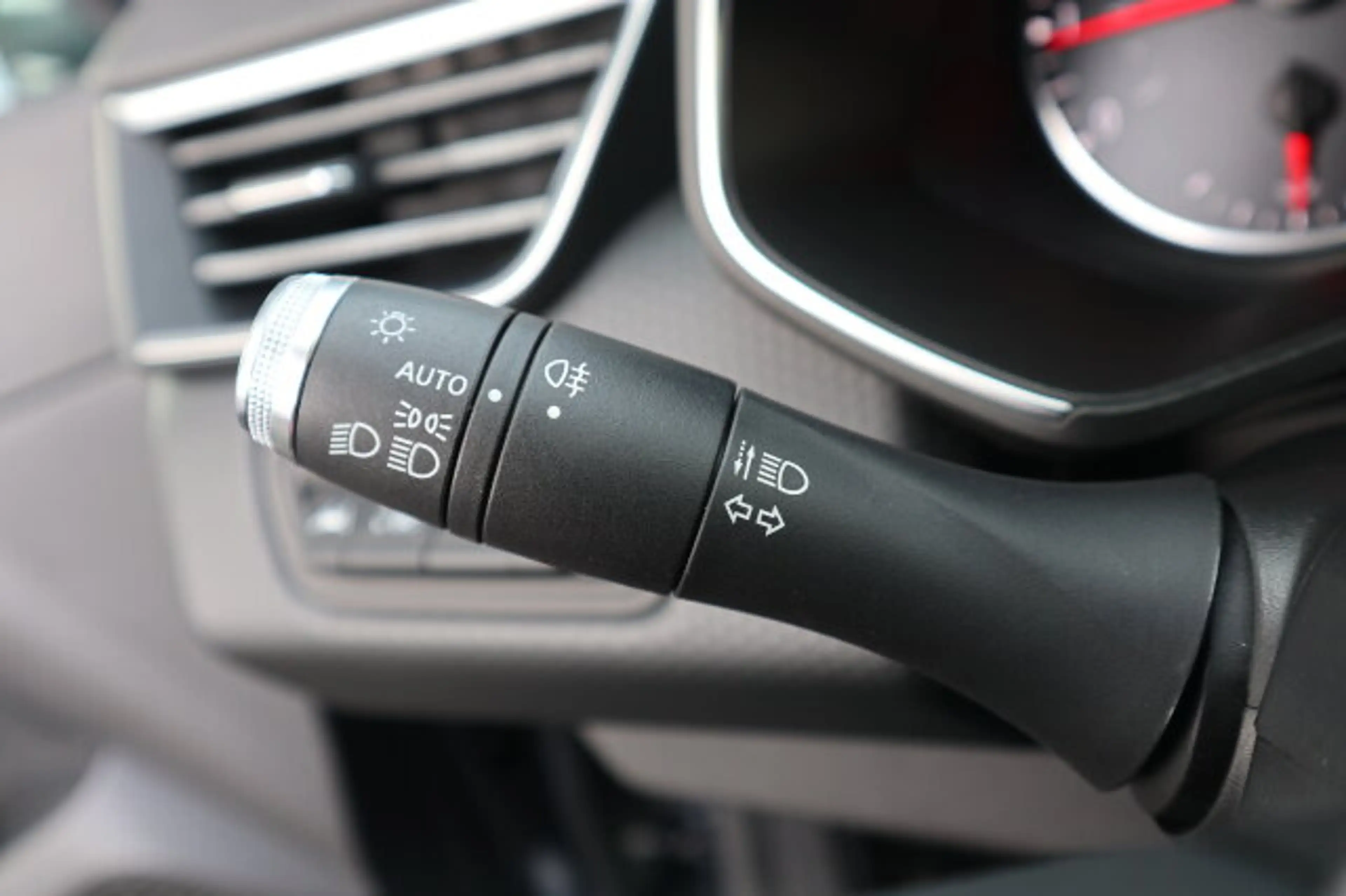 Renault Clio V 1.0 TCe 90 Zen Navi/Klima/LED Park-Assist./Sitzhzg./Tempomat/eFH./Schadstoffarm nach Abgasnorm Euro 6d — photo 12