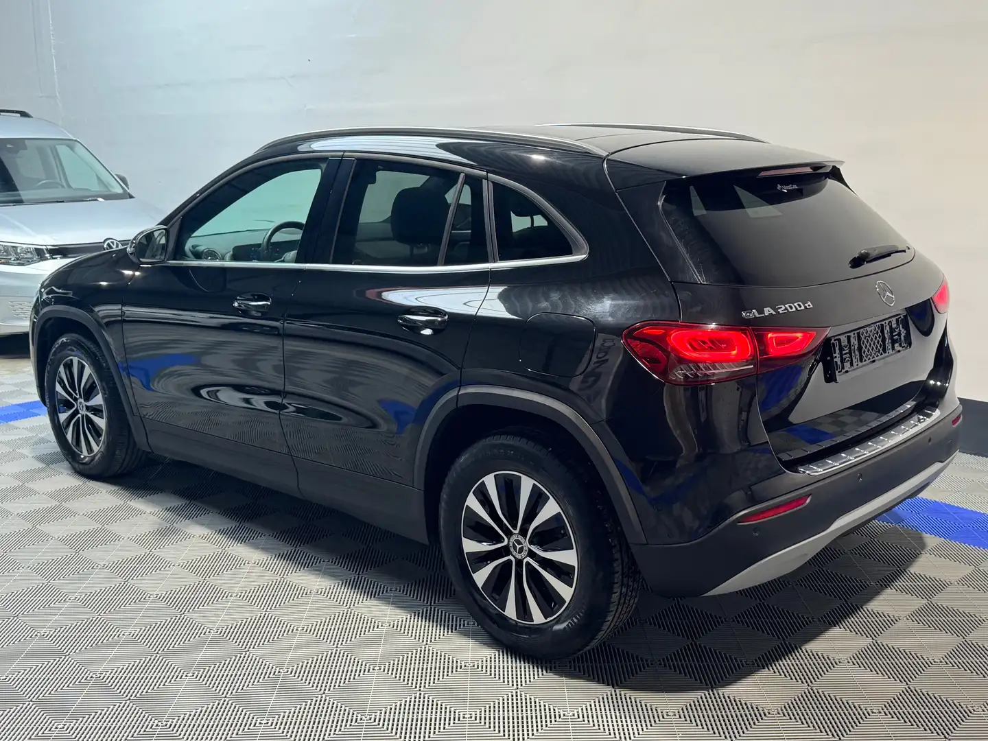 Mercedes-Benz GLA 200 GLA 200 d Business Solution Negru - 2