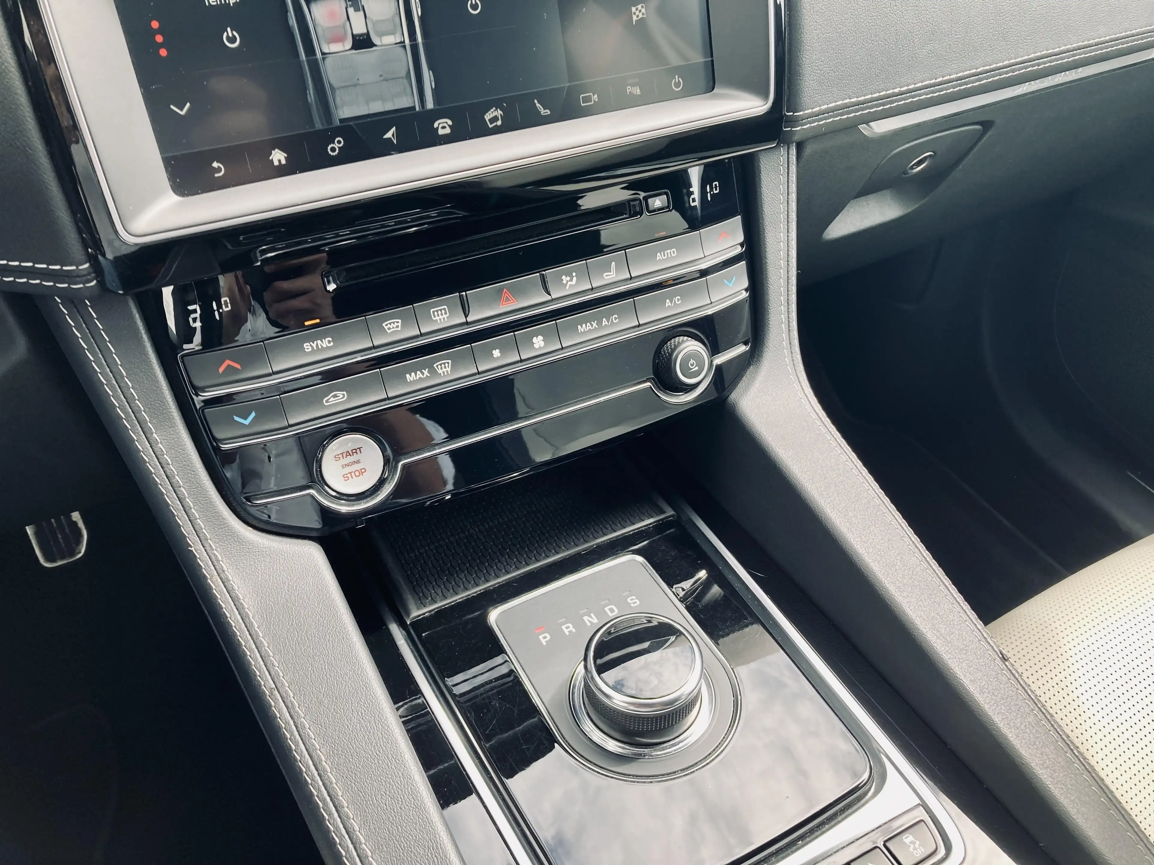 Jaguar F-Pace 24 MOIS DE GARANTIE ASSISTAN — photo 11