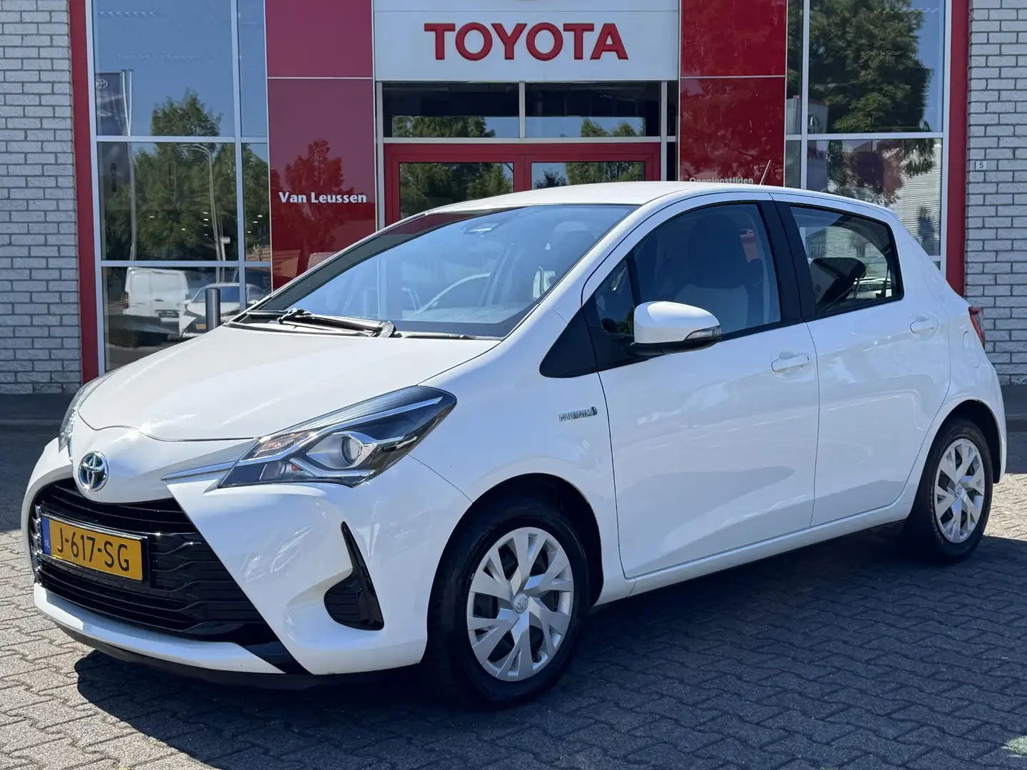 Toyota Yaris 1.5 HYBRID ASPIRATION CLIMA CRUISE ELEK-RAMEN STAR Blanc - 1